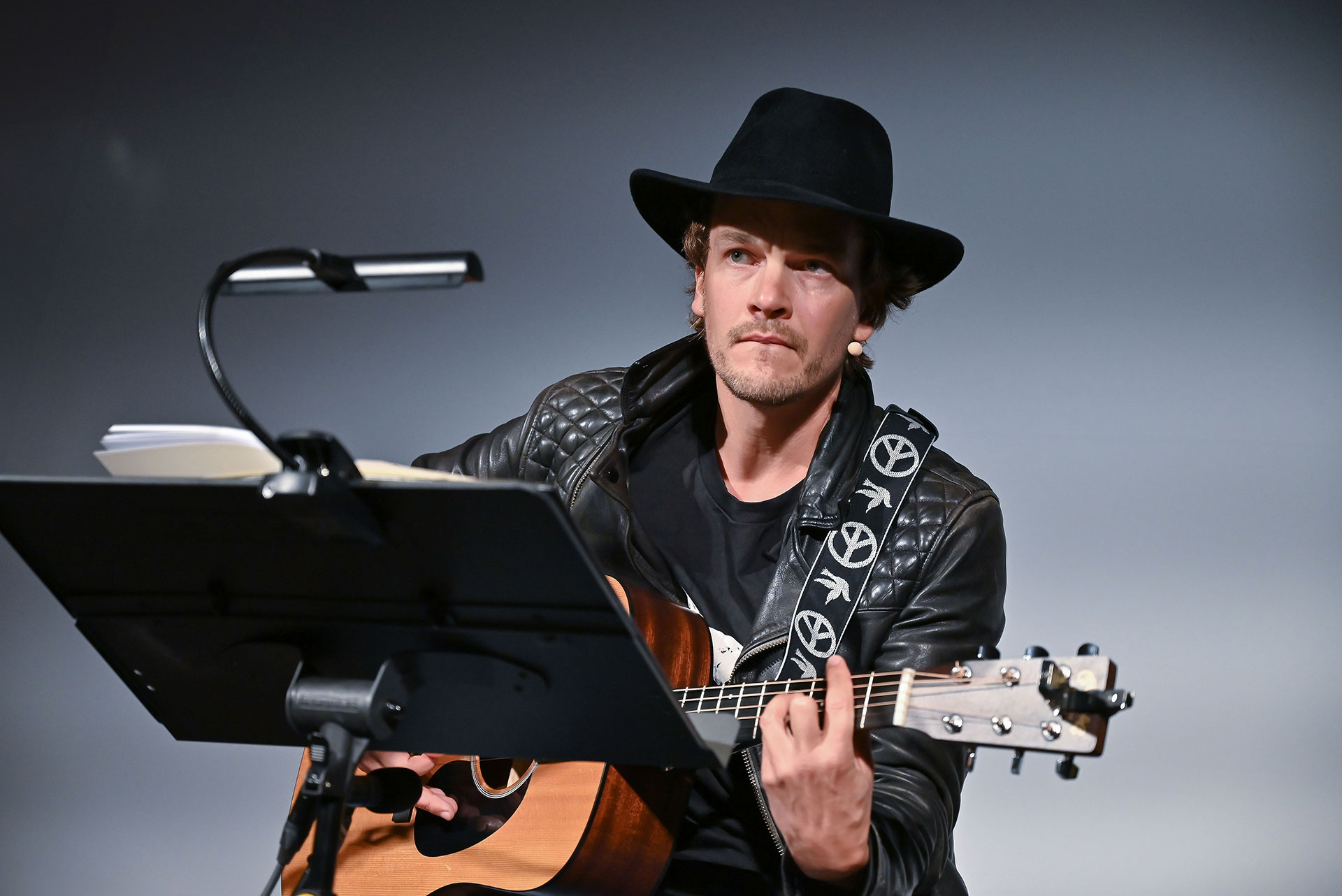 Neil Young - Comes A Song – Szene